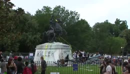 Trump cracks down on vandalism of controversial statues